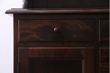 中古　松本民芸家具　クラシカルな雰囲気漂うC型食器棚(飾り棚、収納棚、キャビネット)(定価約77万円)