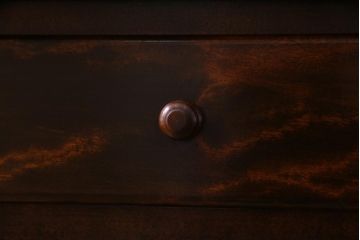 中古　松本民芸家具　クラシカルな雰囲気漂うC型食器棚(飾り棚、収納棚、キャビネット)(定価約77万円)