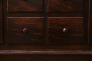 中古　松本民芸家具　クラシカルな雰囲気漂うC型食器棚(飾り棚、収納棚、キャビネット)(定価約77万円)