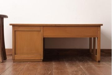 レトロ家具　昭和レトロ　木の温もり溢れる栓材製の片袖机(文机、ローテーブル)