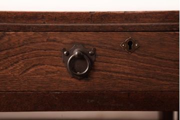 アンティーク家具　和製アンティーク　栓材　透かしや木目が目を引く文机(ローテーブル)