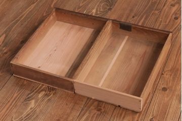 アンティーク家具　和製アンティーク　栓材　クラシカルな模様の取っ手が素敵な文机(ローテーブル)