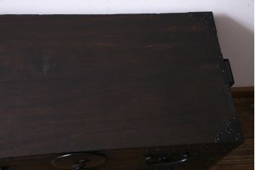 アンティーク家具　古民具　総桐材　脚付き　存在感抜群の金具が立派なリメイク箪笥ローボード(リビングボード、衣装箪笥、桐箪笥、桐たんす)