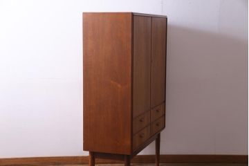 ヴィンテージ家具　ビンテージ　デンマーク製　チーク材　北欧スタイルのインテリアにぴったりなキャビネット(収納棚、サイドボード)