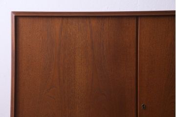 ヴィンテージ家具　ビンテージ　デンマーク製　チーク材　北欧スタイルのインテリアにぴったりなキャビネット(収納棚、サイドボード)