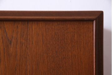 ヴィンテージ家具　ビンテージ　デンマーク製　チーク材　北欧スタイルのインテリアにぴったりなキャビネット(収納棚、サイドボード)