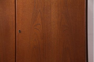 ヴィンテージ家具　ビンテージ　デンマーク製　チーク材　北欧スタイルのインテリアにぴったりなキャビネット(収納棚、サイドボード)