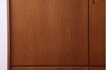 ヴィンテージ家具　ビンテージ　デンマーク製　チーク材　北欧スタイルのインテリアにぴったりなキャビネット(収納棚、サイドボード)