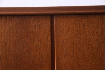 ヴィンテージ家具　ビンテージ　デンマーク製　チーク材　北欧スタイルのインテリアにぴったりなキャビネット(収納棚、サイドボード)