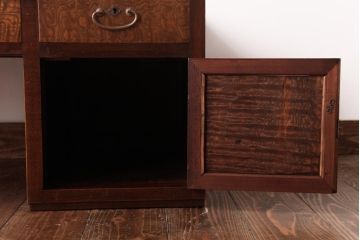 アンティーク家具　和製アンティーク　タモ・栗材　木目がアクセントになっている片袖机(文机、ローテーブル)