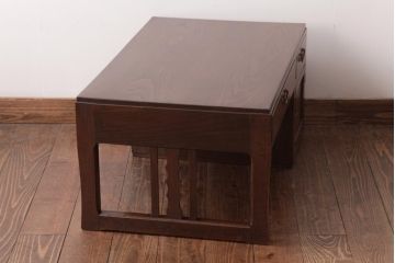 アンティーク家具　和製アンティーク　タモ・栗材　木目がアクセントになっている片袖机(文机、ローテーブル)