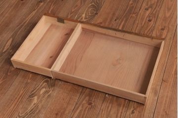 アンティーク家具　和製アンティーク　タモ・栗材　木目がアクセントになっている片袖机(文机、ローテーブル)