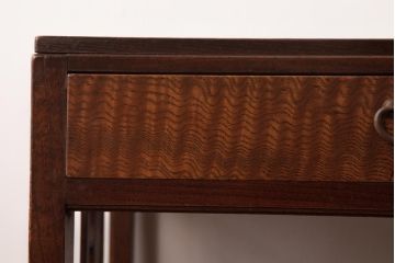 アンティーク家具　和製アンティーク　タモ・栗材　木目がアクセントになっている片袖机(文机、ローテーブル)