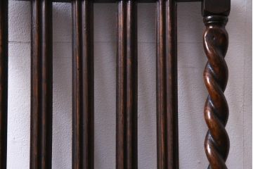 アンティーク家具　イギリスアンティーク　ジャコビアン様式　彫刻が目を引くダイニングチェア(ハイバックチェア、椅子)(2)