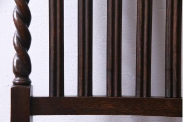 アンティーク家具　イギリスアンティーク　ジャコビアン様式　彫刻が目を引くダイニングチェア(ハイバックチェア、椅子)