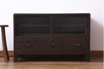 レトロ家具　昭和レトロ　リメイク　モールガラス入り　古い木の質感が魅力的な脚付きローボード(戸棚、収納棚)