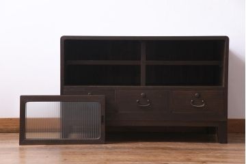 レトロ家具　昭和レトロ　リメイク　モールガラス入り　古い木の質感が魅力的な脚付きローボード(戸棚、収納棚)