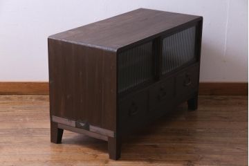 レトロ家具　昭和レトロ　リメイク　モールガラス入り　古い木の質感が魅力的な脚付きローボード(戸棚、収納棚)