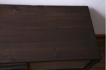 レトロ家具　昭和レトロ　リメイク　モールガラス入り　古い木の質感が魅力的な脚付きローボード(戸棚、収納棚)