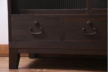 レトロ家具　昭和レトロ　リメイク　モールガラス入り　古い木の質感が魅力的な脚付きローボード(戸棚、収納棚)