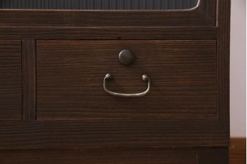 レトロ家具　昭和レトロ　リメイク　モールガラス入り　古い木の質感が魅力的な脚付きローボード(戸棚、収納棚)