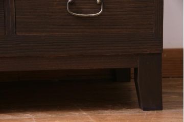 レトロ家具　昭和レトロ　リメイク　モールガラス入り　古い木の質感が魅力的な脚付きローボード(戸棚、収納棚)