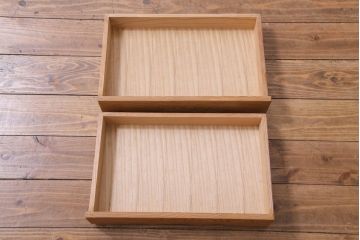 中古　高級杉材使用　浮造り　職人のこだわりを感じる細部までつくり込まれた茶棚(飾棚)