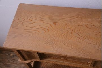 中古　高級杉材使用　浮造り　職人のこだわりを感じる細部までつくり込まれた茶棚(飾棚)
