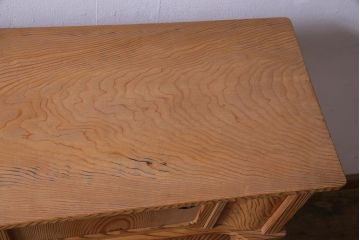 中古　高級杉材使用　浮造り　職人のこだわりを感じる細部までつくり込まれた茶棚(飾棚)