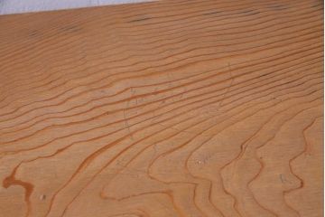 中古　高級杉材使用　浮造り　職人のこだわりを感じる細部までつくり込まれた茶棚(飾棚)