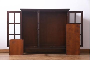 リメイク　北海道民芸家具　脚付き　品のある佇まいがお洒落なキャビネット(食器棚、飾り棚、収納棚)(1)