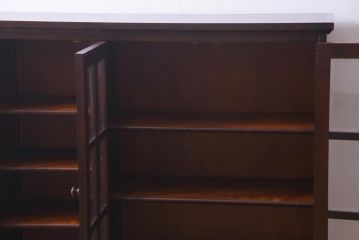 リメイク　北海道民芸家具　脚付き　品のある佇まいがお洒落なキャビネット(食器棚、飾り棚、収納棚)(1)