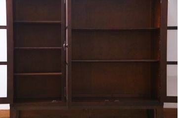 リメイク　北海道民芸家具　脚付き　品のある佇まいがお洒落なキャビネット(食器棚、飾り棚、収納棚)(1)