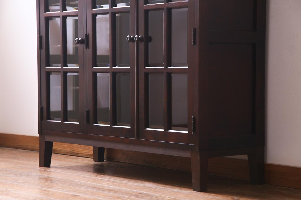 リメイク　北海道民芸家具　脚付き　品のある佇まいがお洒落なキャビネット(食器棚、飾り棚、収納棚)(1)