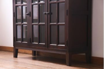 リメイク　北海道民芸家具　脚付き　品のある佇まいがお洒落なキャビネット(食器棚、飾り棚、収納棚)(1)