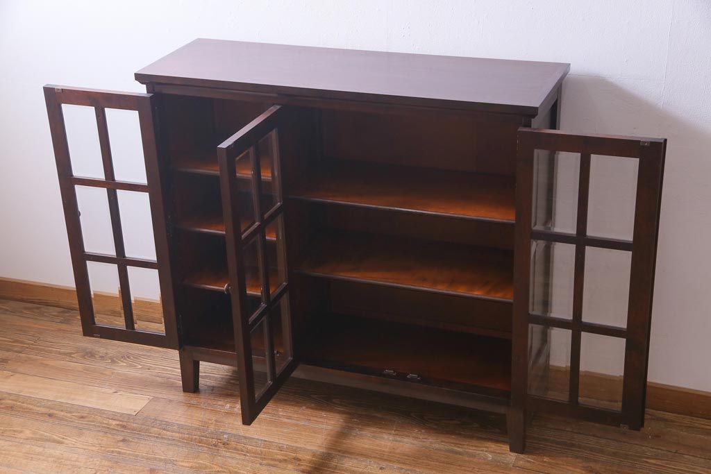 リメイク　北海道民芸家具　脚付き　品のある佇まいがお洒落なキャビネット(食器棚、飾り棚、収納棚)(1)