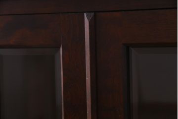 リメイク　北海道民芸家具　脚付き　品のある佇まいがお洒落なキャビネット(食器棚、飾り棚、収納棚)(1)