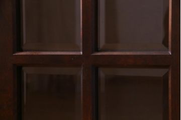 リメイク　北海道民芸家具　脚付き　品のある佇まいがお洒落なキャビネット(食器棚、飾り棚、収納棚)(1)