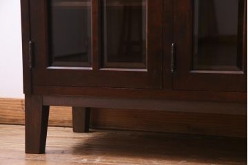 リメイク　北海道民芸家具　脚付き　品のある佇まいがお洒落なキャビネット(食器棚、飾り棚、収納棚)(1)