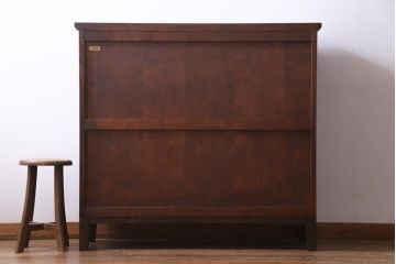 リメイク　北海道民芸家具　脚付き　品のある佇まいがお洒落なキャビネット(食器棚、飾り棚、収納棚)(1)