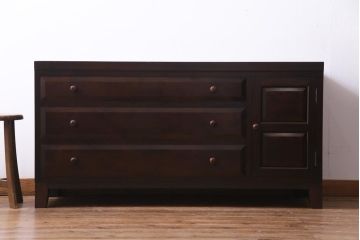 松本民芸家具　リメイク　落ち着いた雰囲気が上品な脚付きローチェスト(引き出し、リビングボード)(1)