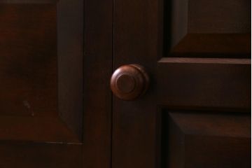 松本民芸家具　リメイク　落ち着いた雰囲気が上品な脚付きローチェスト(引き出し、リビングボード)(1)