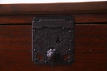 アンティーク家具　箪笥リメイク　漆塗り　年季の入った渋さが魅力の鉄脚リビングボード(チェスト、衣装箪笥)