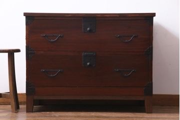 アンティーク家具　箪笥リメイク　漆塗り　年季の入った渋さが魅力の脚付きリビングボード(チェスト、衣装箪笥)