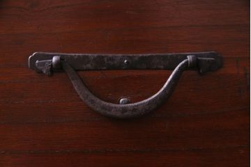 アンティーク家具　箪笥リメイク　漆塗り　年季の入った渋さが魅力の脚付きリビングボード(チェスト、衣装箪笥)