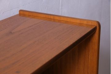 ヴィンテージ家具　イギリスビンテージ　nathan社(ネイサン)　スタイリッシュなシンプルさが魅力のキャビネット(飾り棚)