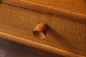 ヴィンテージ家具　イギリスビンテージ　nathan社(ネイサン)　スタイリッシュなシンプルさが魅力のキャビネット(飾り棚)