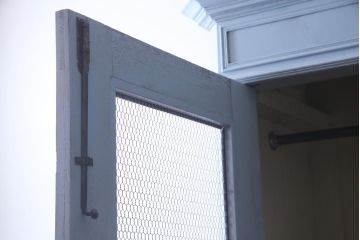 アンティーク家具　フランスアンティーク　引き出し付き　グリアージュ扉がおしゃれなペイントワードローブ(収納棚)