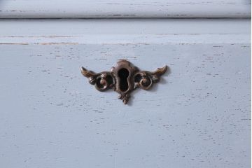 ペイント家具　イギリスアンティーク　淡い色合いがシックなビューローブックケース(ライティングビューロー、本箱、ワークデスク、在宅ワーク、在宅用)