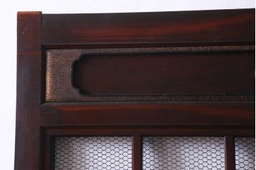 和製アンティーク　ヒノキ材　亀甲金網　たたき塗り　漆塗りが上品な印象与える庄内蔵戸(建具、格子戸、玄関戸)